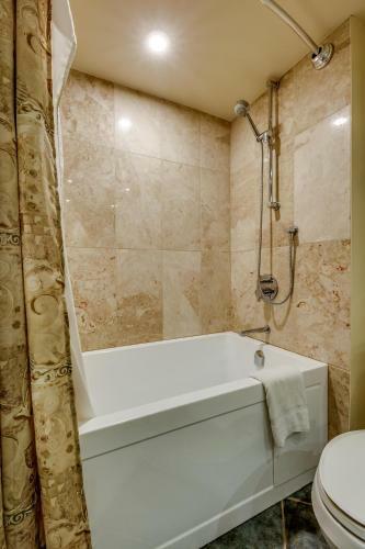 Greystone Lodge 404 Ski-in Out