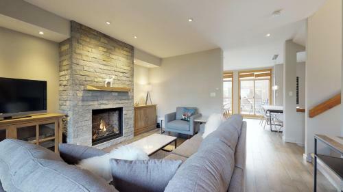 Private Hot Tub In Prestigious Nicklaus North By Harmony Whistler