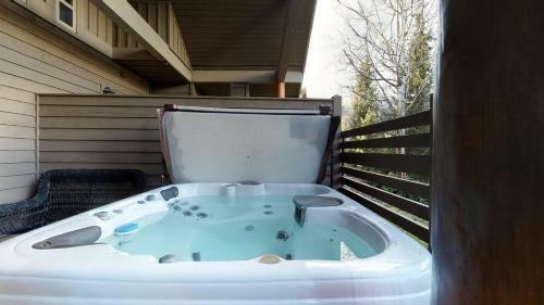 Private Hot Tub In Prestigious Nicklaus North By Harmony Whistler