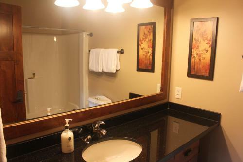 Discovery's Woodhaven 8 In Sun Peaks