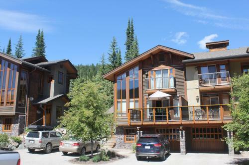 Discovery's Woodhaven 8 In Sun Peaks