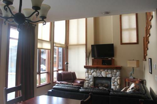 Discovery's Woodhaven 8 In Sun Peaks