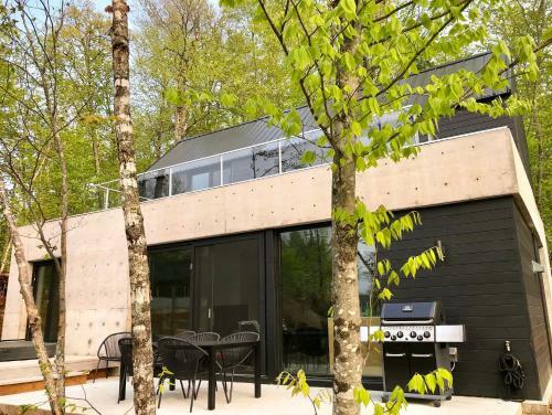 Architecture + Hot Tub By Reserver.ca
