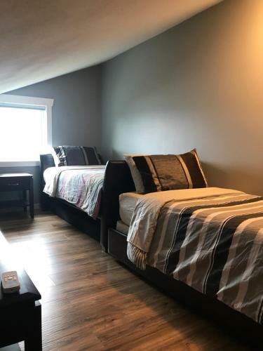 Bed & Breakfast Lake And Bridge View Vacation Home