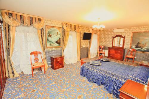 Happy Pushkin Hotel