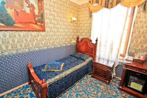 Happy Pushkin Hotel