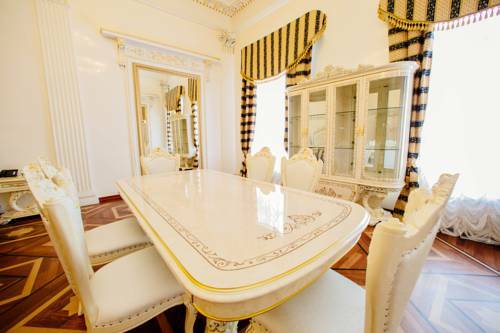 Happy Pushkin Hotel