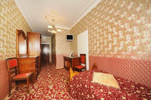 Happy Pushkin Hotel