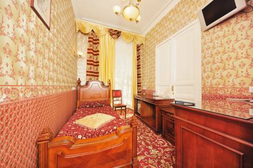 Happy Pushkin Hotel