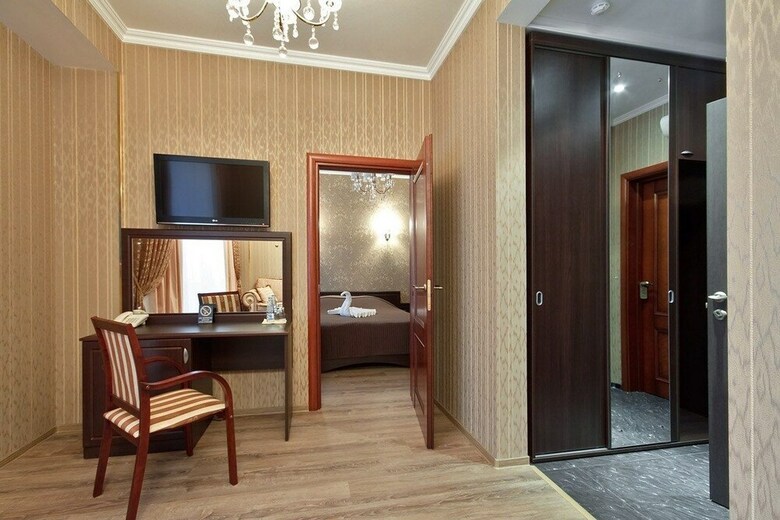 Men'k Kings Hotel