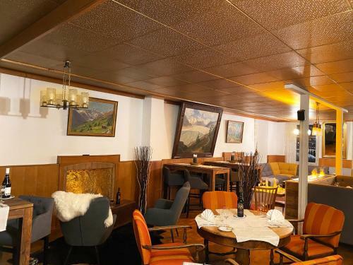 Le Vieux Hotel Du Glacier Et Poste