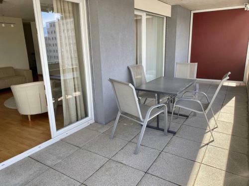 Spacious And Bright 2 Bedroom Apartment With Terrace