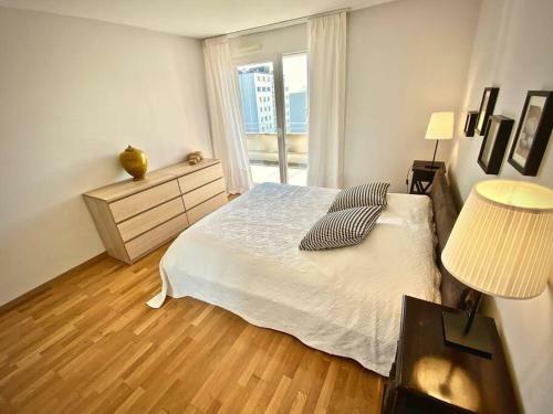 Spacious And Bright 2 Bedroom Apartment With Terrace