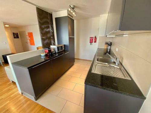 Spacious And Bright 2 Bedroom Apartment With Terrace