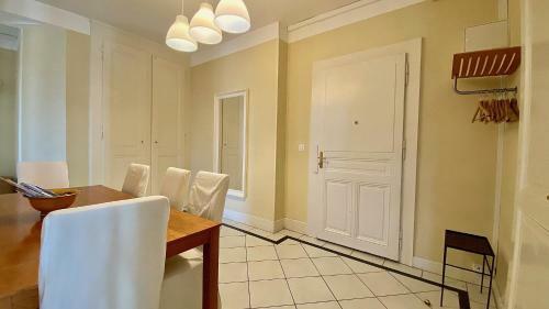 Apartamento Bright, Classic And Elegant, Close To Train Station