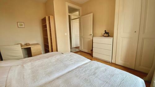 Apartamento Bright, Classic And Elegant, Close To Train Station