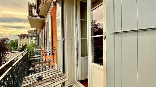 Apartamento Bright, Classic And Elegant, Close To Train Station