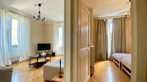 Apartamento Bright, Classic And Elegant, Close To Train Station
