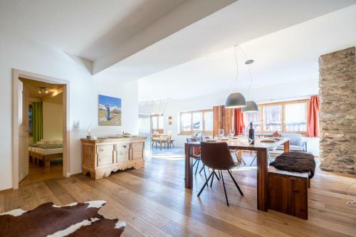 Apartamento Chasa Curtin 17