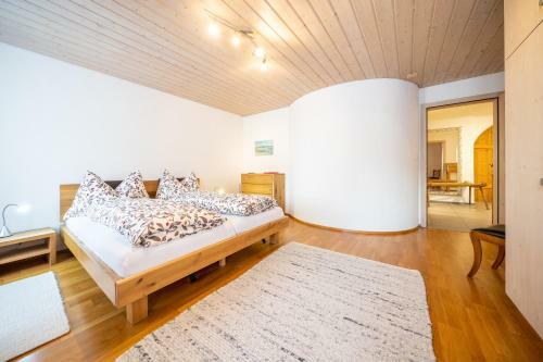 Apartamento Chasa Curtin 17