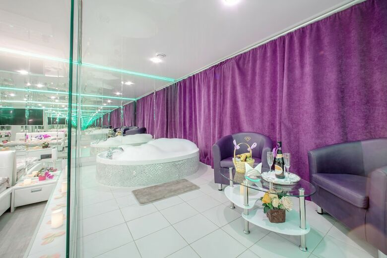 Alex Hotel Na Muzhestva