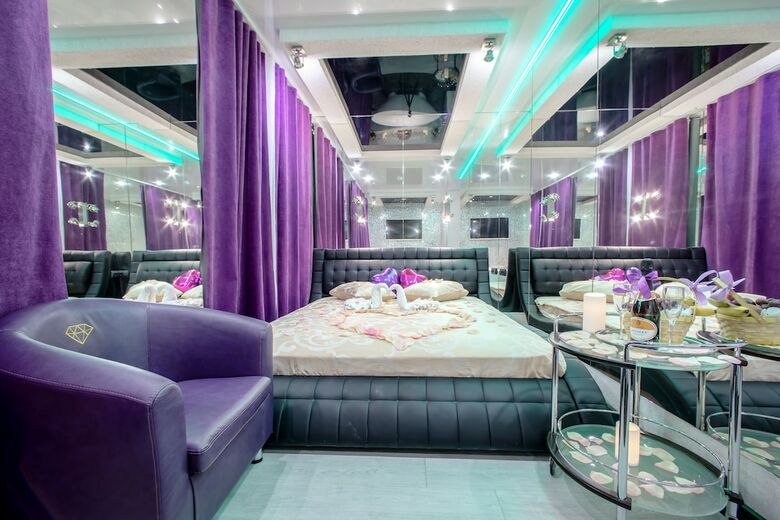 Alex Hotel Na Muzhestva