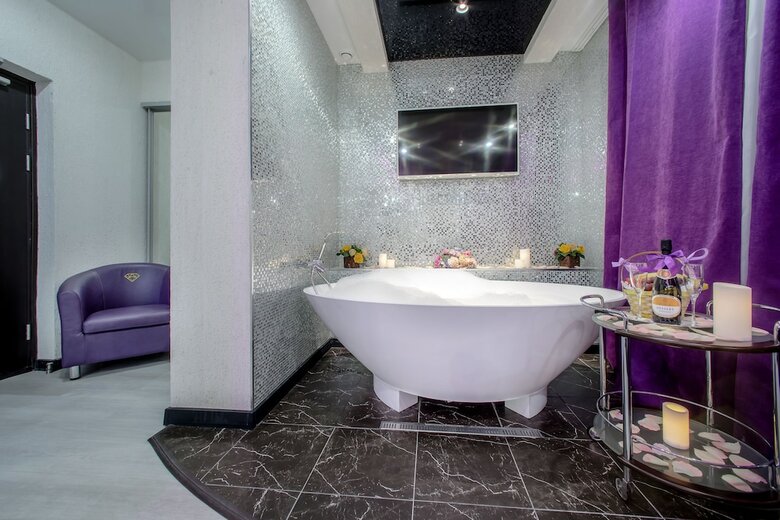 Alex Hotel Na Muzhestva