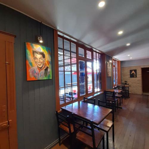 Hotel Agustina Hostal & Caf�