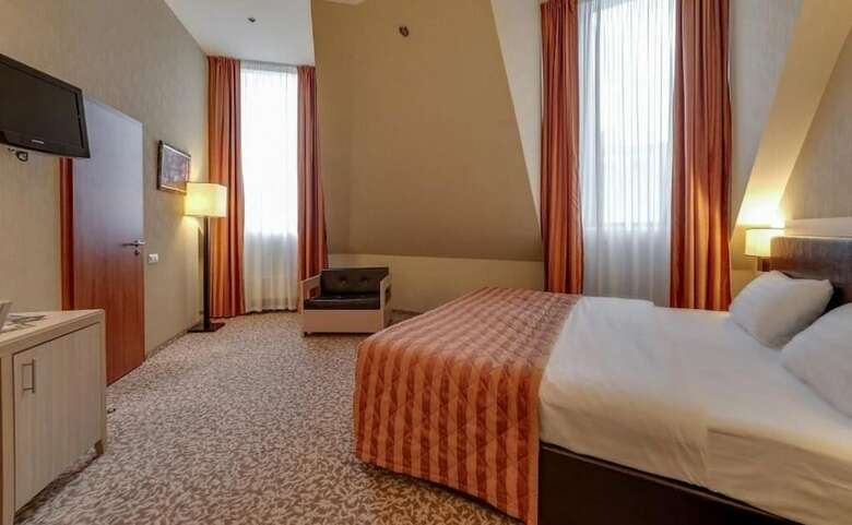 New Peterhof Hotel