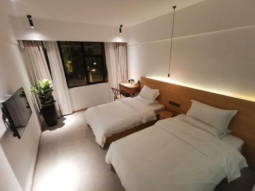 Moonlight Hotel