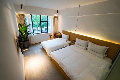 Moonlight Hotel