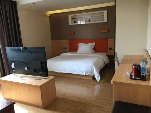 Hotel 7days Premium Chengdu East Railway Station Cade Square