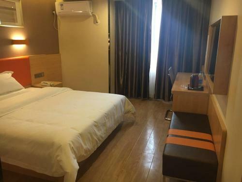 Hotel 7days Premium Chengdu East Railway Station Cade Square