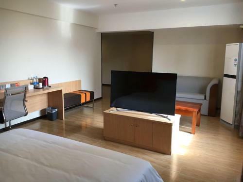 Hotel 7days Premium Chengdu East Railway Station Cade Square