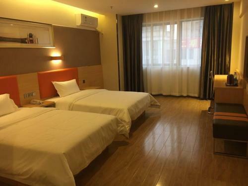 Hotel 7days Premium Chengdu East Railway Station Cade Square