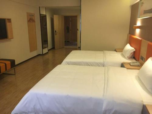 Hotel 7days Premium Chengdu East Railway Station Cade Square