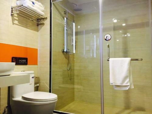 Hotel 7days Premium Chengdu East Railway Station Cade Square
