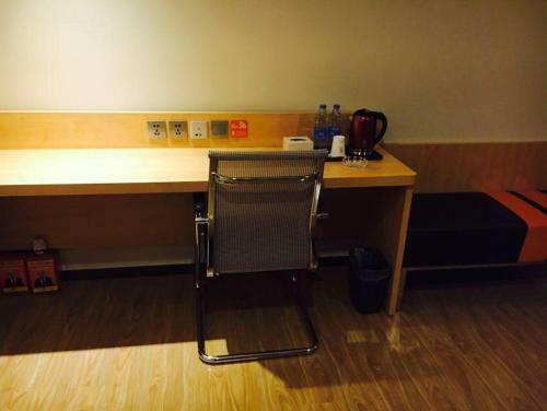 Hotel 7days Premium Chengdu East Railway Station Cade Square