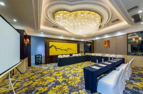Cheng Du Da Ding Century Plaza Hotel