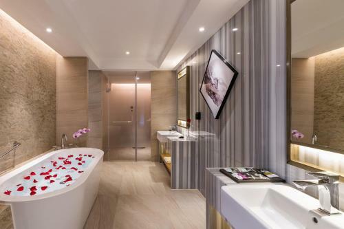 Hotel Mercure Chengdu Huapaifang