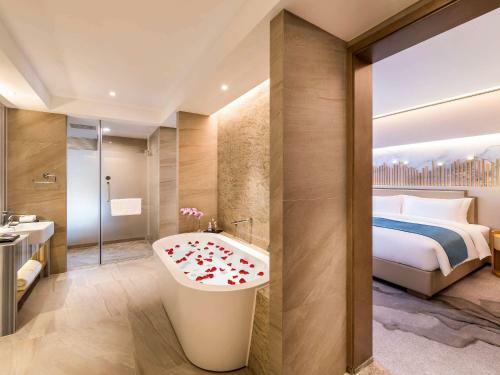 Hotel Mercure Chengdu Huapaifang