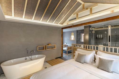 Lijiang Muqian Hotel