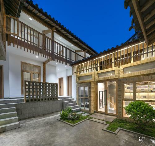 Lijiang Muqian Hotel