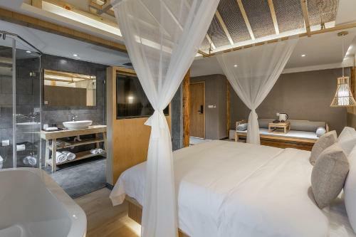 Lijiang Muqian Hotel