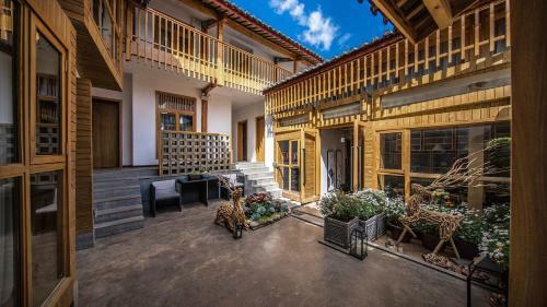 Lijiang Muqian Hotel