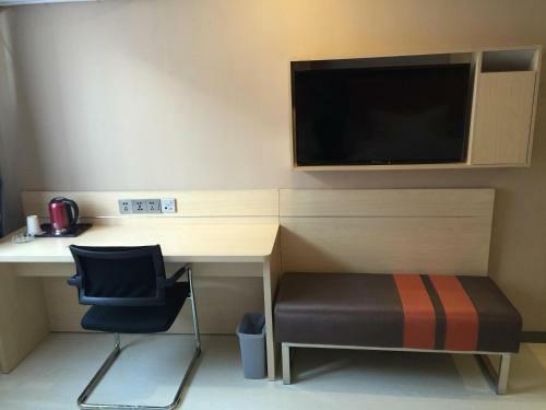 Hotel 7days Premium Dalian Development Zone Wucaicheng Rail Station