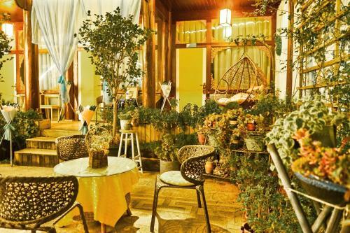 Hostal Riverside Villa
