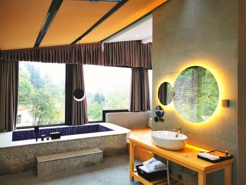Hotel Z Plus Mountain Resort Inn
