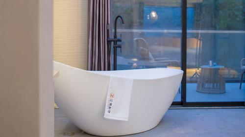 Hotel Z Plus Mountain Resort Inn