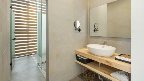 Hotel Z Plus Mountain Resort Inn